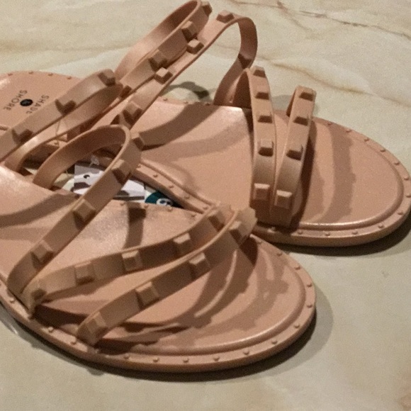 New Slippers - Picture 3 of 8